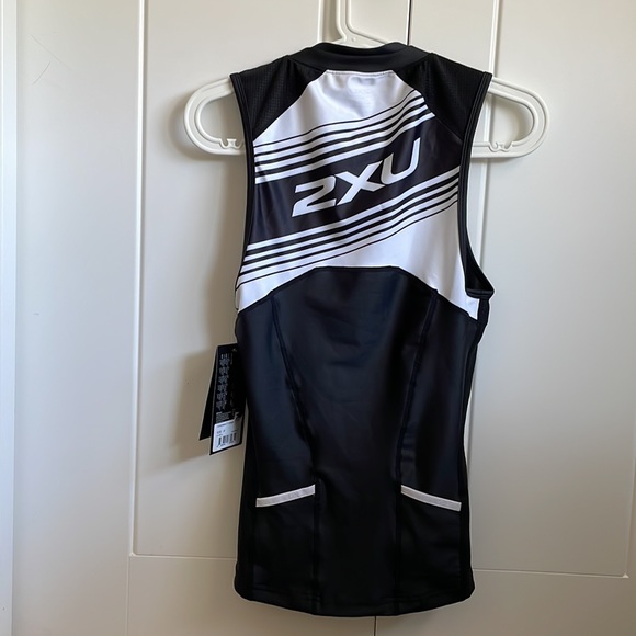 2XU - Compression Tri Singlet - Picture 2 of 7